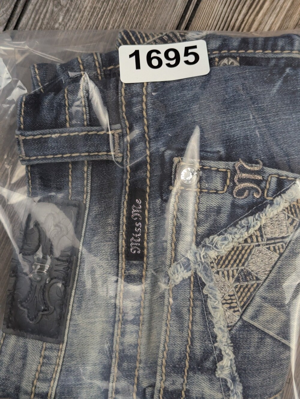 Miss Me Signature Cutoff Denim Shorts Size 28 Aztec Embroidered Sequins Bling - Picture 15 of 15